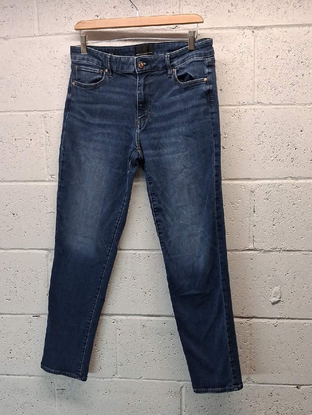 NWOT Womens White House Black Mid Rise Slim Fit Straight Leg Jeans